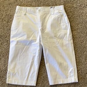 Women’s Gloria Vanderbilt - The Perfect Fit white capri shorts - New